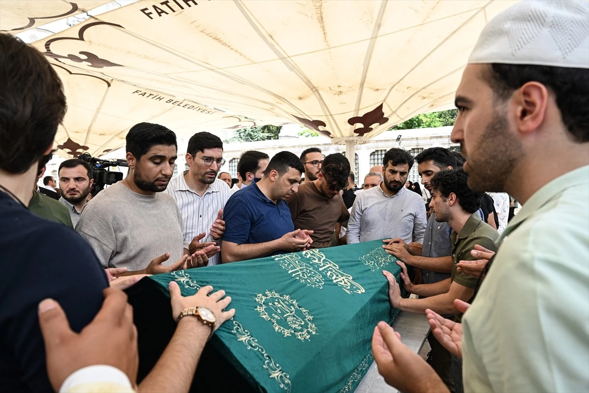 Milli Gazete yazarı Mustafa Kasadar\'ın oğlu Muhammed Nuh Kasadar toprağa verildi