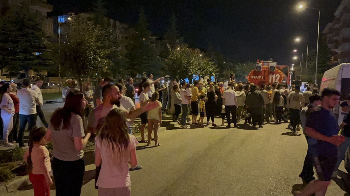 Isparta\'da Prizde Unutulan Şarj Aleti Yüzünden Çıkan Yangında Ev Kullanılamaz Hale Geldi