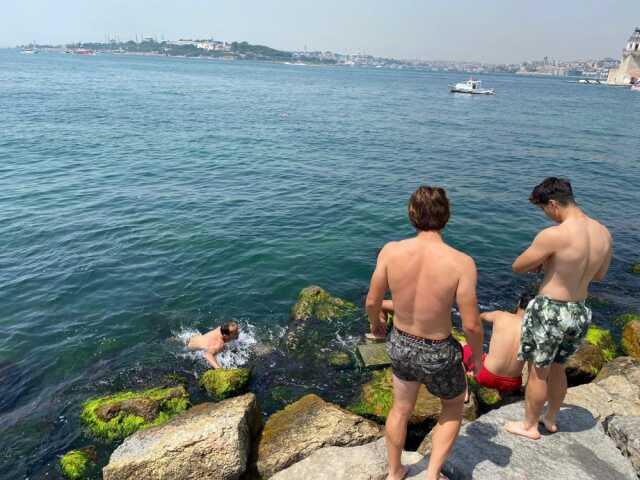 Sağlık Bakanlığı'ndan vatandaşlara 'sıcak hava' uyarı: Mecbur kalmadıkça dışarı çıkmayın Sağlık Bakanlığı'ndan vatandaşlara 'sıcak hava' uyarı: Mecbur kalmadıkça dışarı çıkmayın