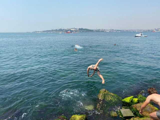 Sağlık Bakanlığı'ndan vatandaşlara 'sıcak hava' uyarı: Mecbur kalmadıkça dışarı çıkmayın Sağlık Bakanlığı'ndan vatandaşlara 'sıcak hava' uyarı: Mecbur kalmadıkça dışarı çıkmayın