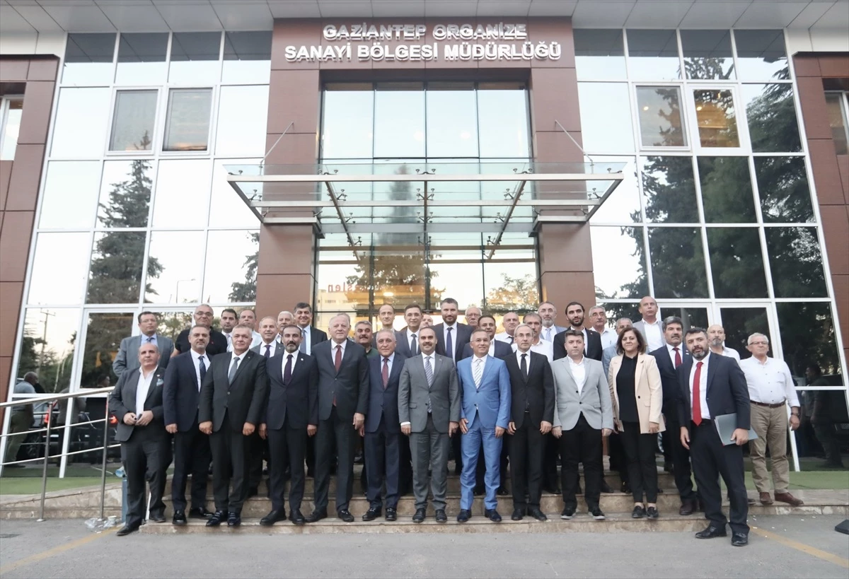 Sanayi ve Teknoloji Bakanı Gaziantep\'teki Esnaf ve Sanayicilerle Bir Araya Geldi