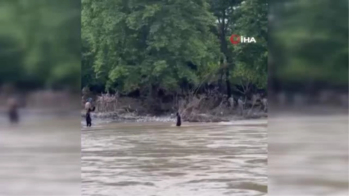 Serinlemek için girdiği derede kayboldu