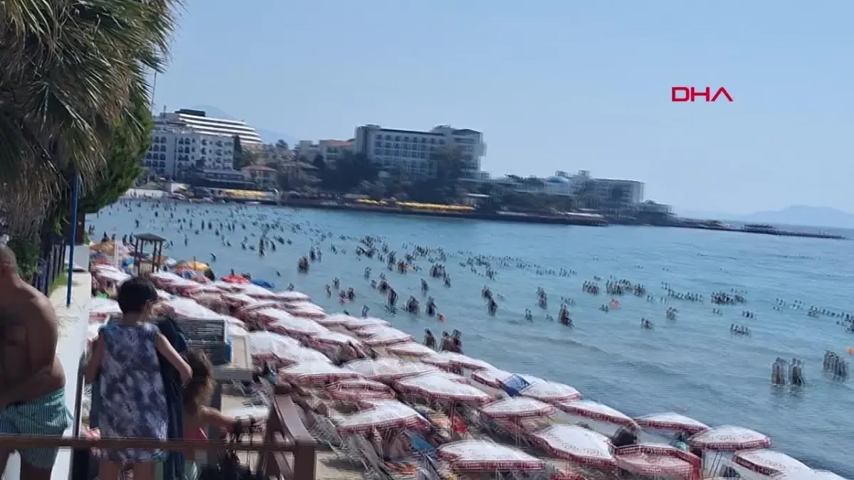 Kuşadası\'nda Sıcak Hava Plajları Doldurdu