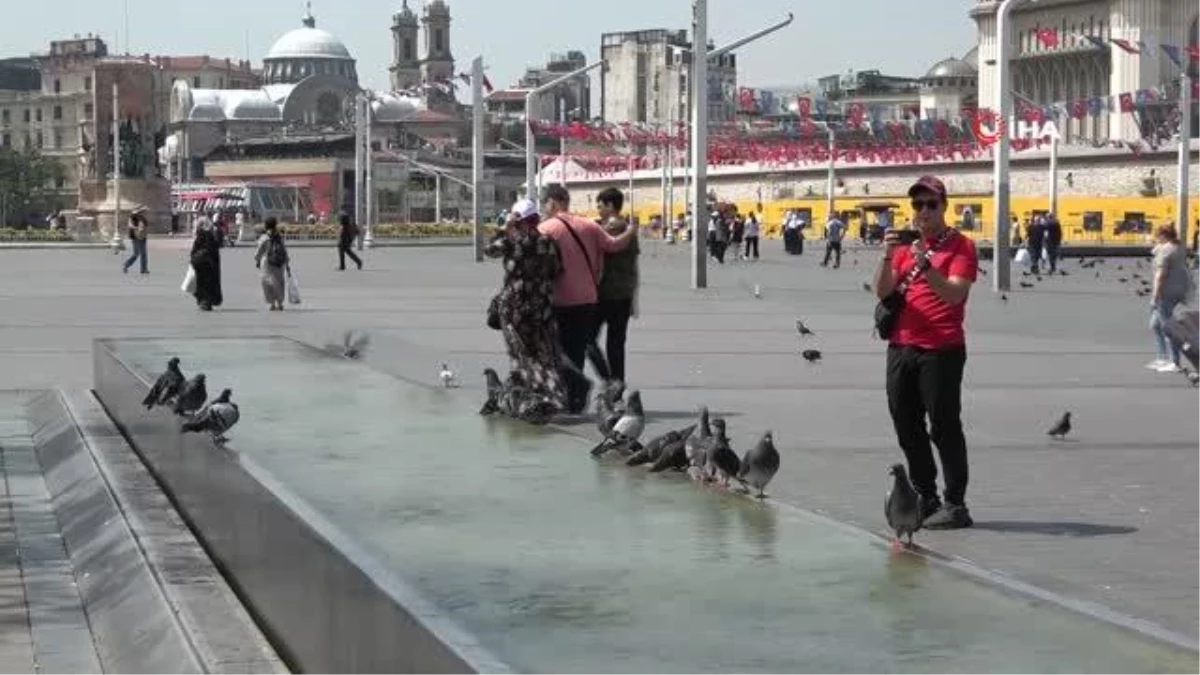 Taksim Meydanı\'nda vatandaşların sıcakla imtihanı