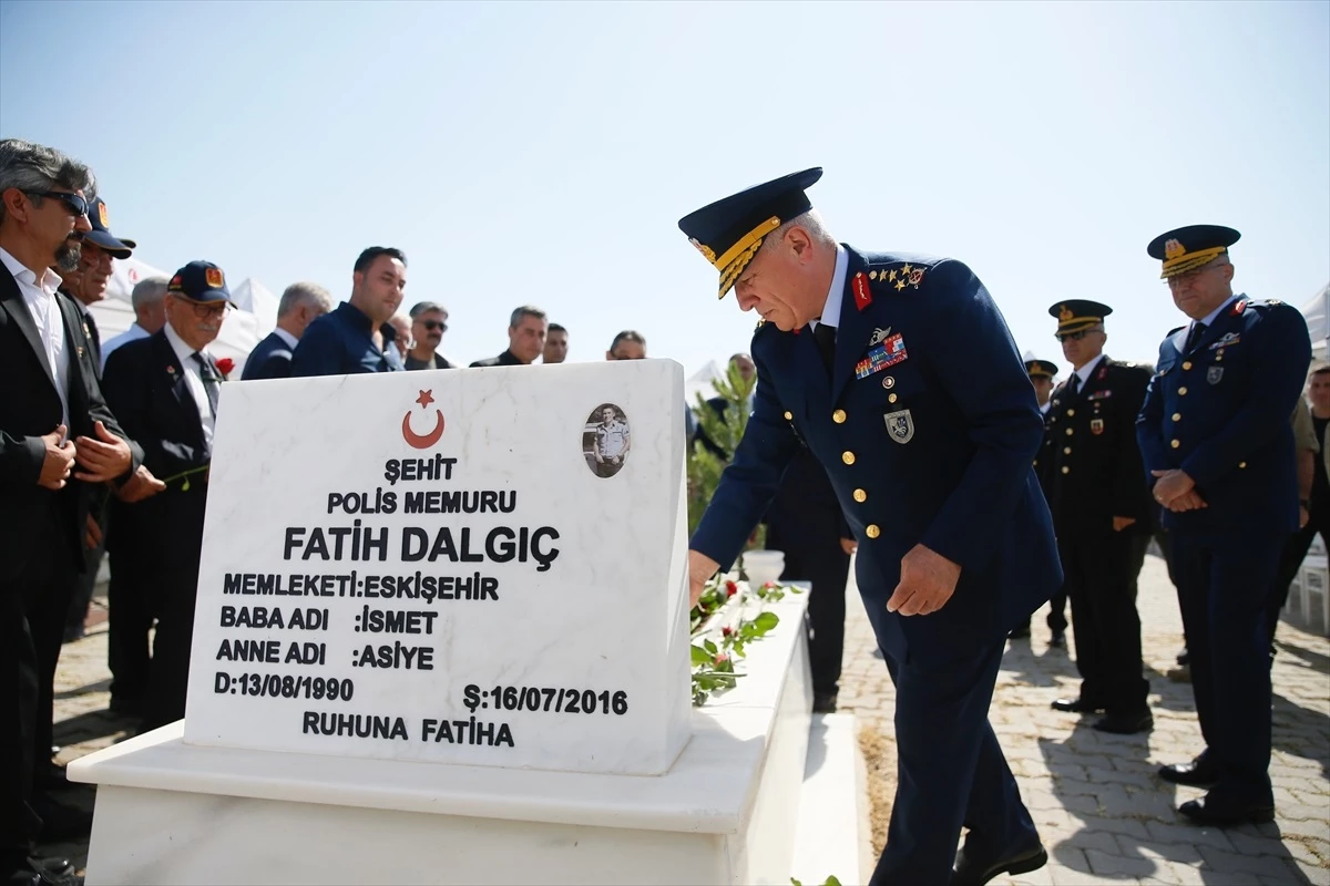 15 Temmuz şehidi Fatih Dalgıç, kabri başında anıldı