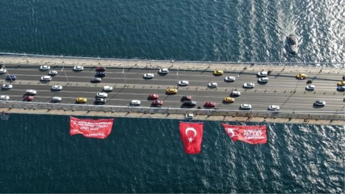 15 Temmuz Şehitler Köprüsü\'ne Türk Bayrağı Asıldı