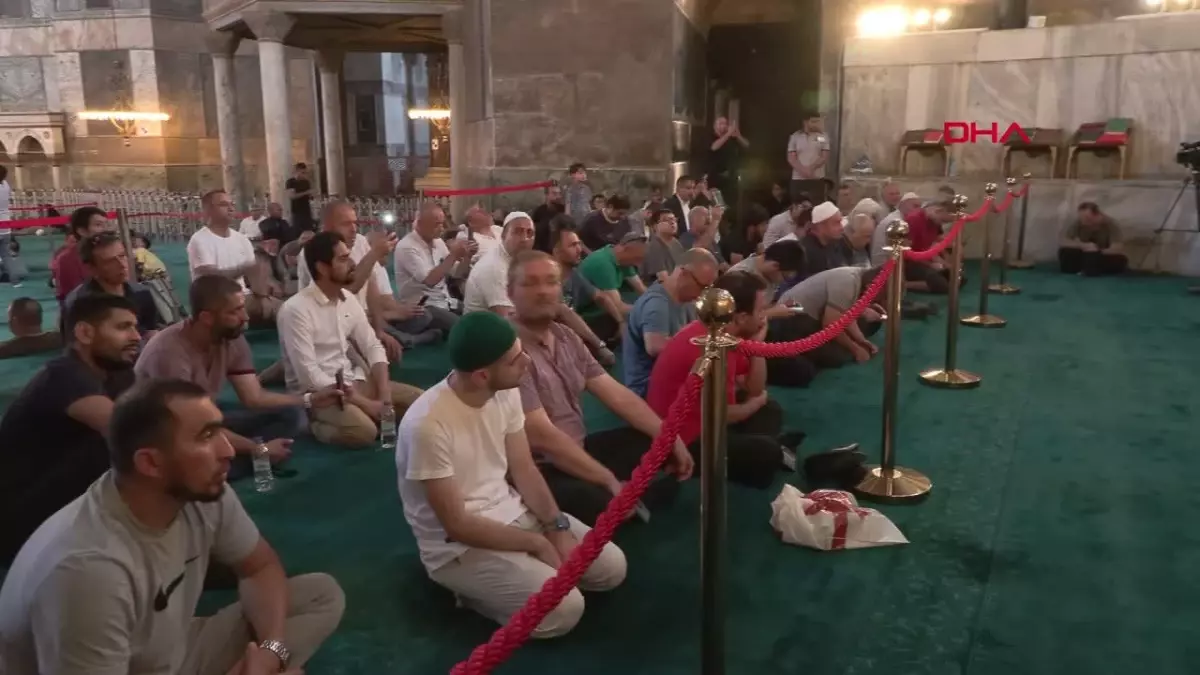 15 Temmuz Şehitleri için Ayasofya\'da Hatim İndirildi