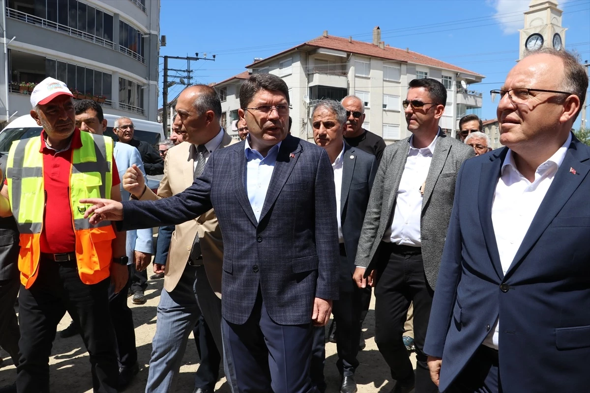 Adalet Bakanı Yılmaz Tunç, Zonguldak\'ta sel felaketinin etkilediği bölgeleri ziyaret etti