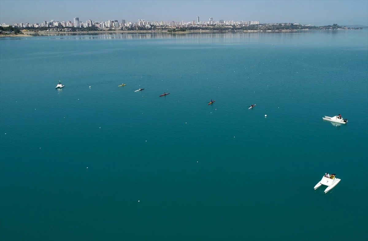 Adana\'da 15 Temmuz Demokrasi ve Milli Birlik Günü etkinlikleri kapsamında durgun su kano yarışları düzenlendi