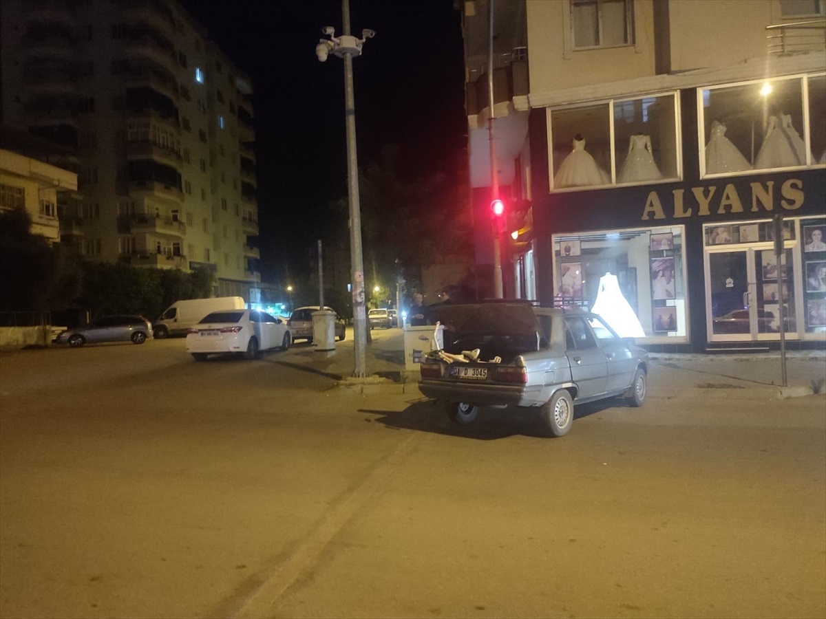 Adana Kozan\'da Otomobil Çarpışması: 2\'si Çocuk 3 Kişi Yaralandı