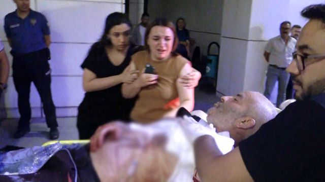 Aksaray'da Baba ve Oğlu Husumetliler Tarafından Bıçaklandı Aksaray'da Baba ve Oğlu Husumetliler Tarafından Bıçaklandı