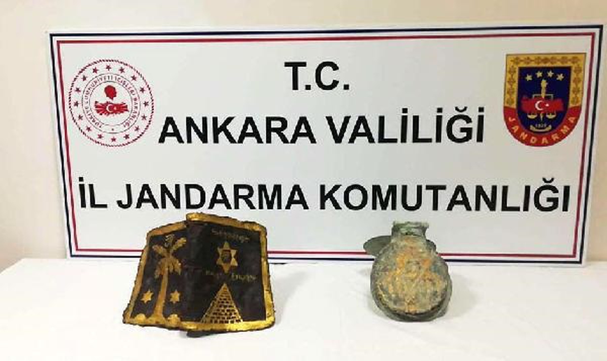 Etimesgut\'ta Antik Mısır dönemine ait kitap ve sikkelere el konuldu
