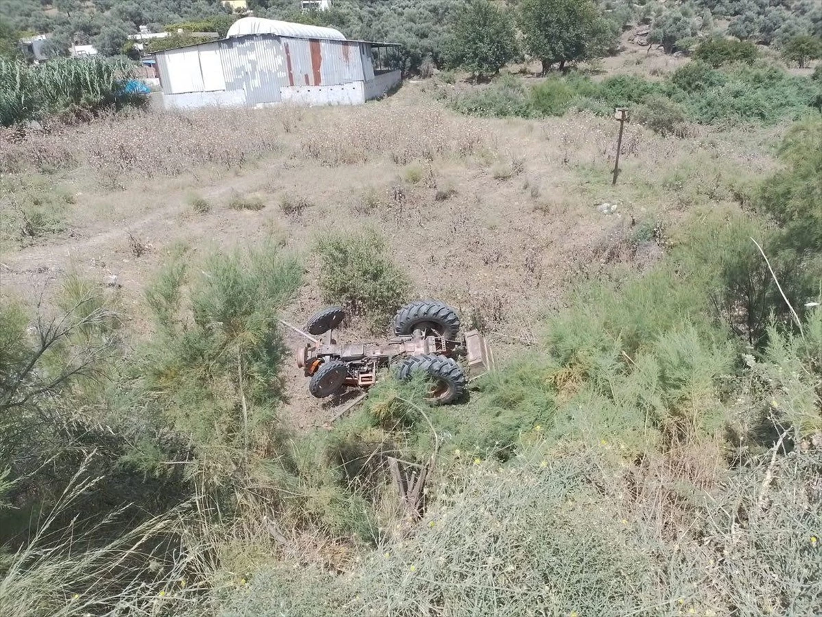Aydın\'ın Söke ilçesinde traktör kazası: Baba oğul yaralandı