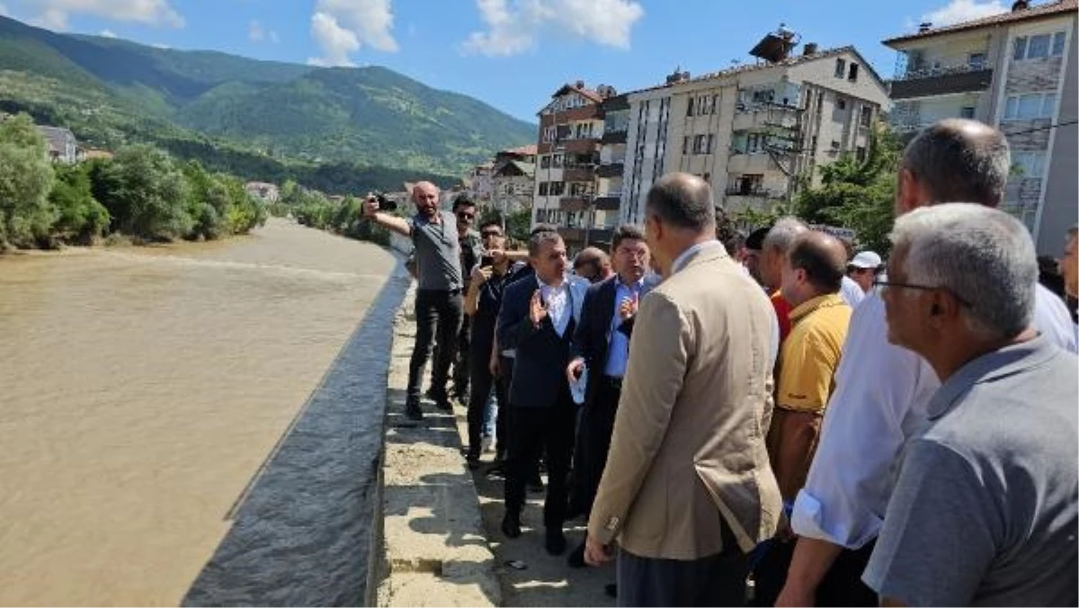 Adalet Bakanı Yılmaz Tunç, Zonguldak\'ta sel felaketi sonrası incelemelerde bulundu