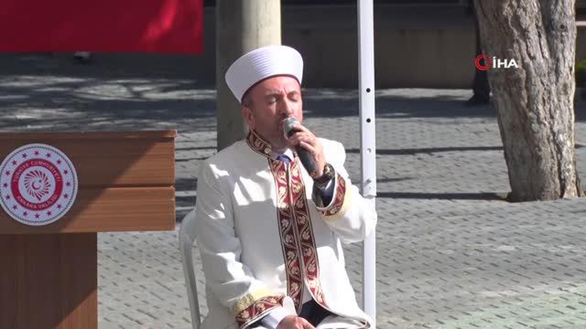 Bakan Yerlikaya, 15 Temmuz şehitliğine ziyarette bulundu