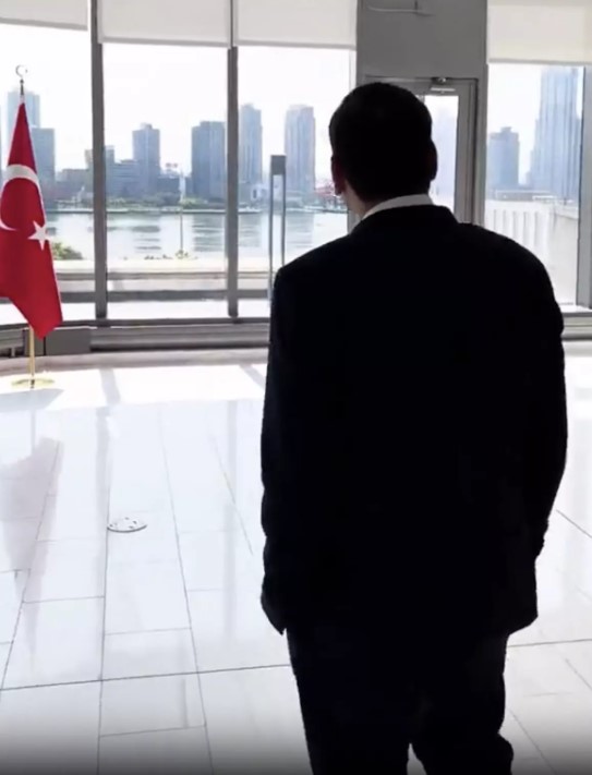 Başkonsolosun yanında elleri cebinde dolaşan Martı CEO'su Öktem'in Türkevi videosu tepki çekti