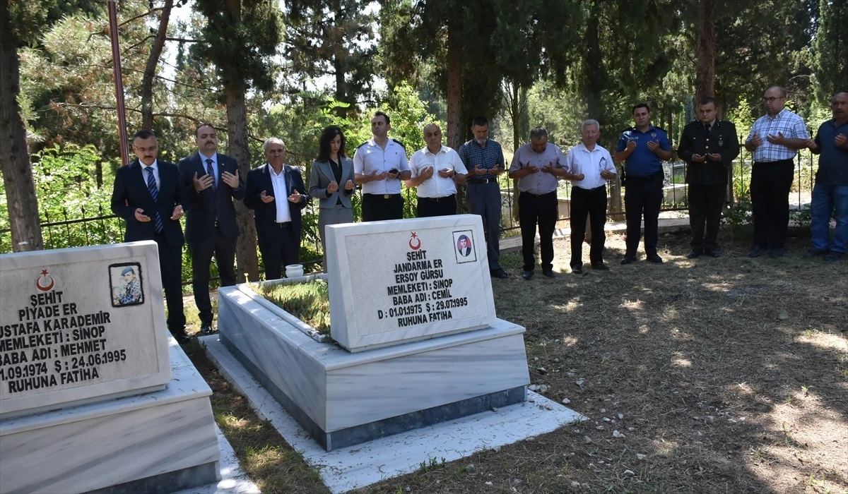 Boyabat\'ta 15 Temmuz Demokrasi ve Milli Birlik Günü\'nde Şehit Mezarları Ziyaret Edildi
