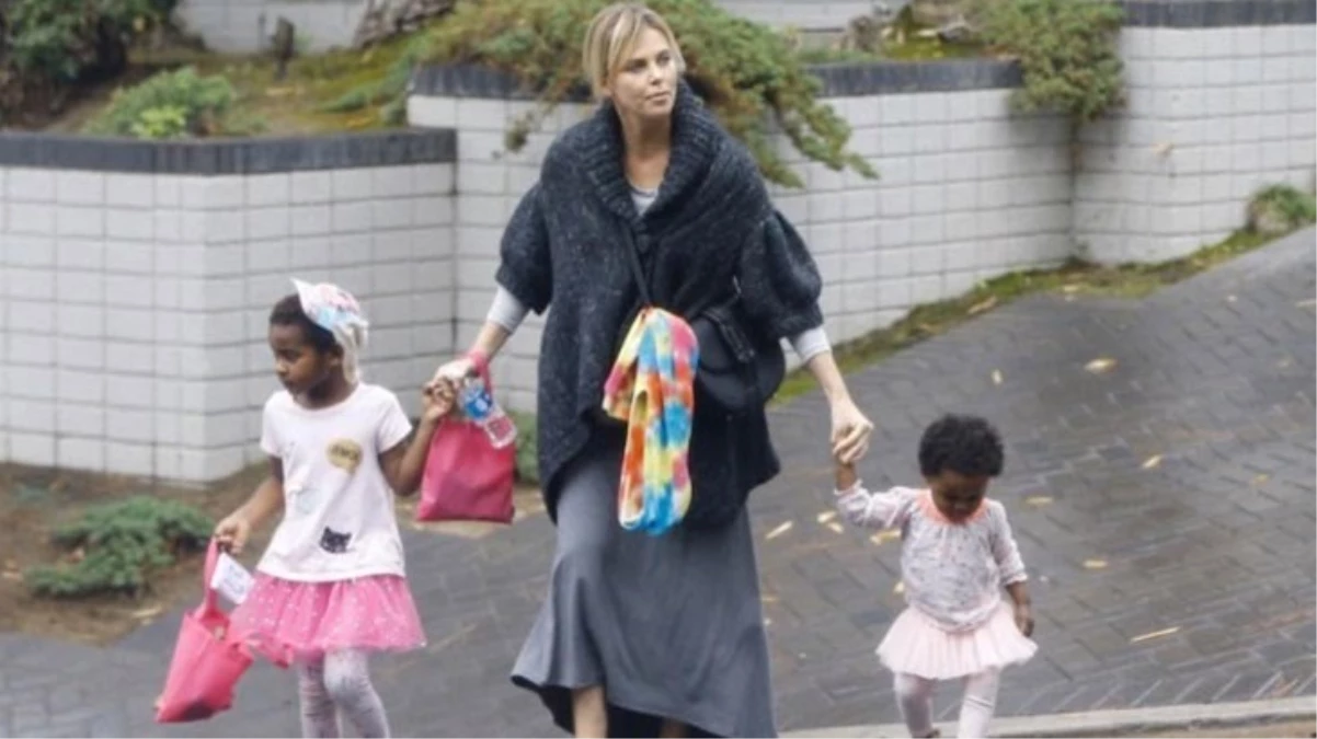 Charlize Theron\'un evlat edindiği 7 yaşındaki çocuk, cinsiyet değiştirecek! Tepkiler çığ gibi