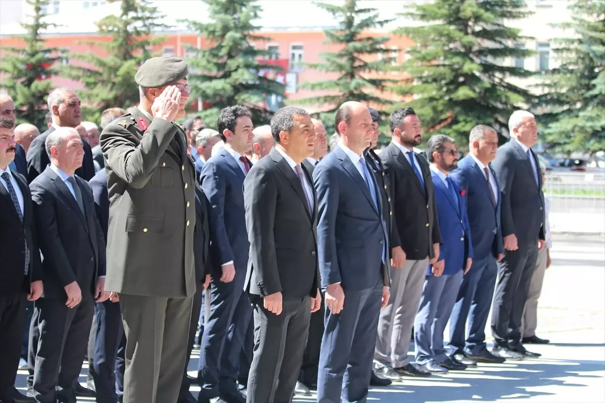 15 Temmuz Demokrasi ve Milli Birlik Günü\'nde Şehitlikler Ziyaret Edildi