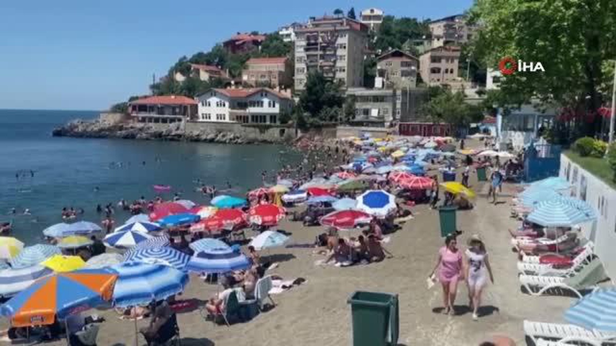Ege sahillerini aratmadı, yüzlerce kişi halk plajına akın etti