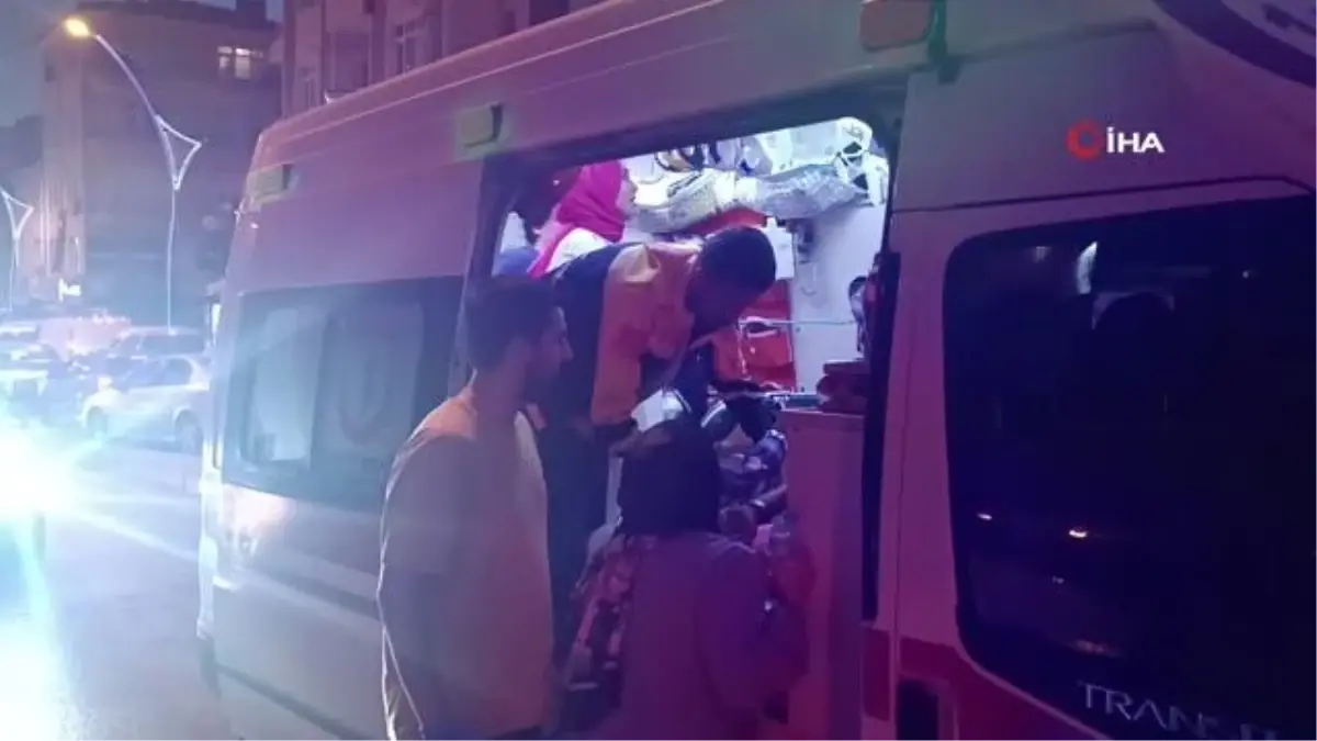 Frenleri tutmayan otomobil refüje çarptı