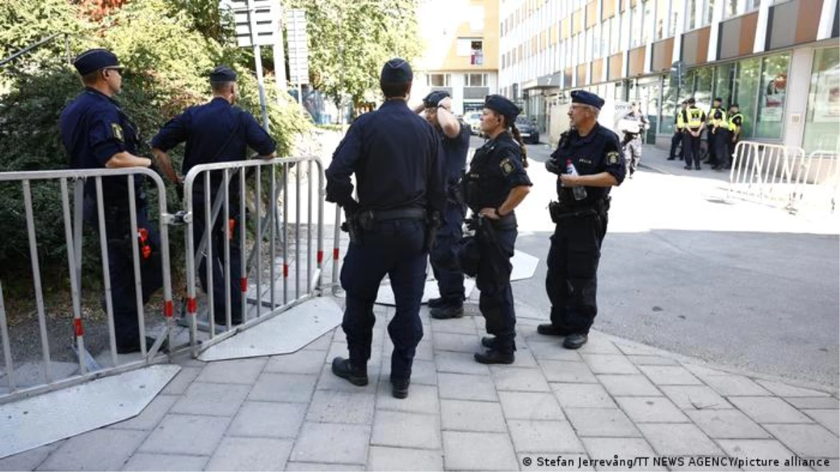 İsveç Polisi Tevrat ve İncil Yakılmasına İzin Verdi