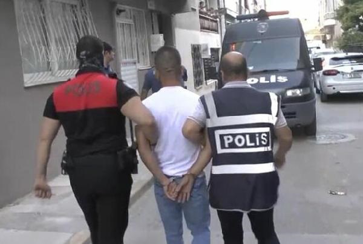 İzmir\'de Suç Örgütüne Operasyon: 18 Şüpheli Gözaltına Alındı