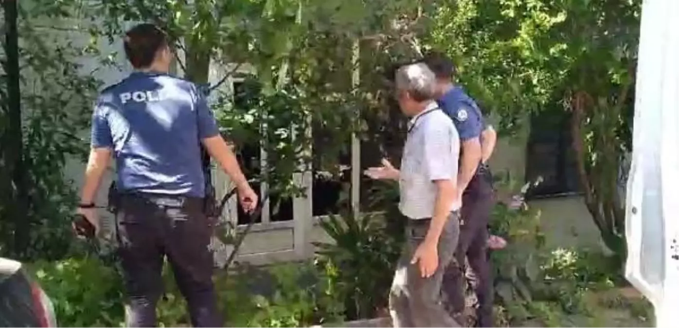 Alkollü Kadın Pencereden Düşerek Sıkıştı