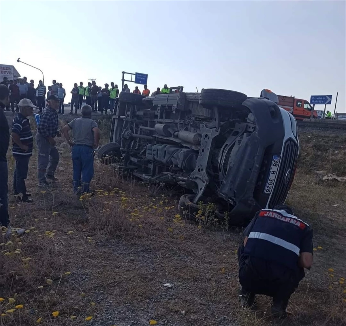 Kayseri\'de minibüs ile kamyonetin çarpışması sonucu 12 kişi yaralandı