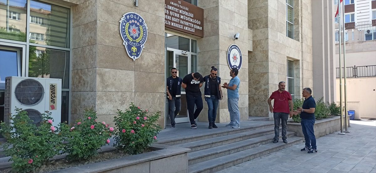 Amasya\'da Kendilerini Avukat Olarak Tanıtan Dolandırıcılar Tutuklandı