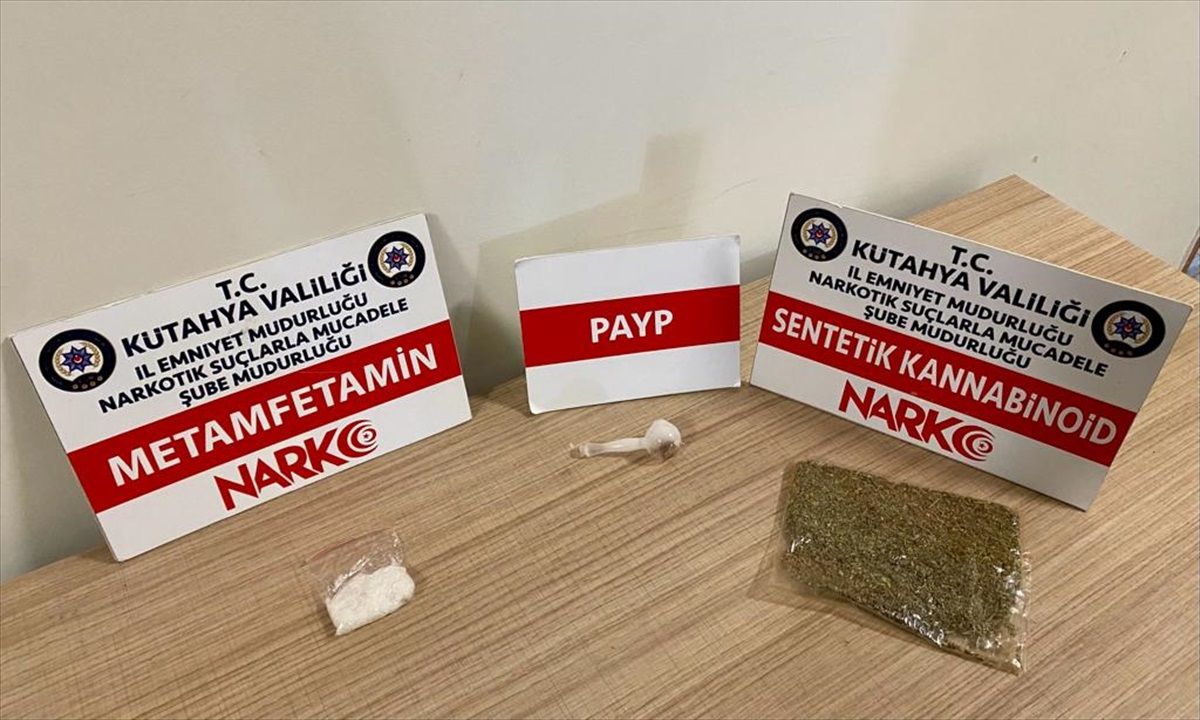 Kütahya\'da Otomobilde Uyuşturucu Ele Geçirildi: 2 Şüpheli Tutuklandı