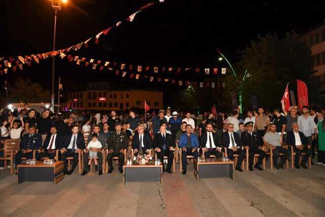 Muş Belediye Başkanı Feyat Asya: 15 Temmuz'da geleceğimize ve onurumuza sahip çıktık Muş Belediye Başkanı Feyat Asya: 15 Temmuz'da geleceğimize ve onurumuza sahip çıktık