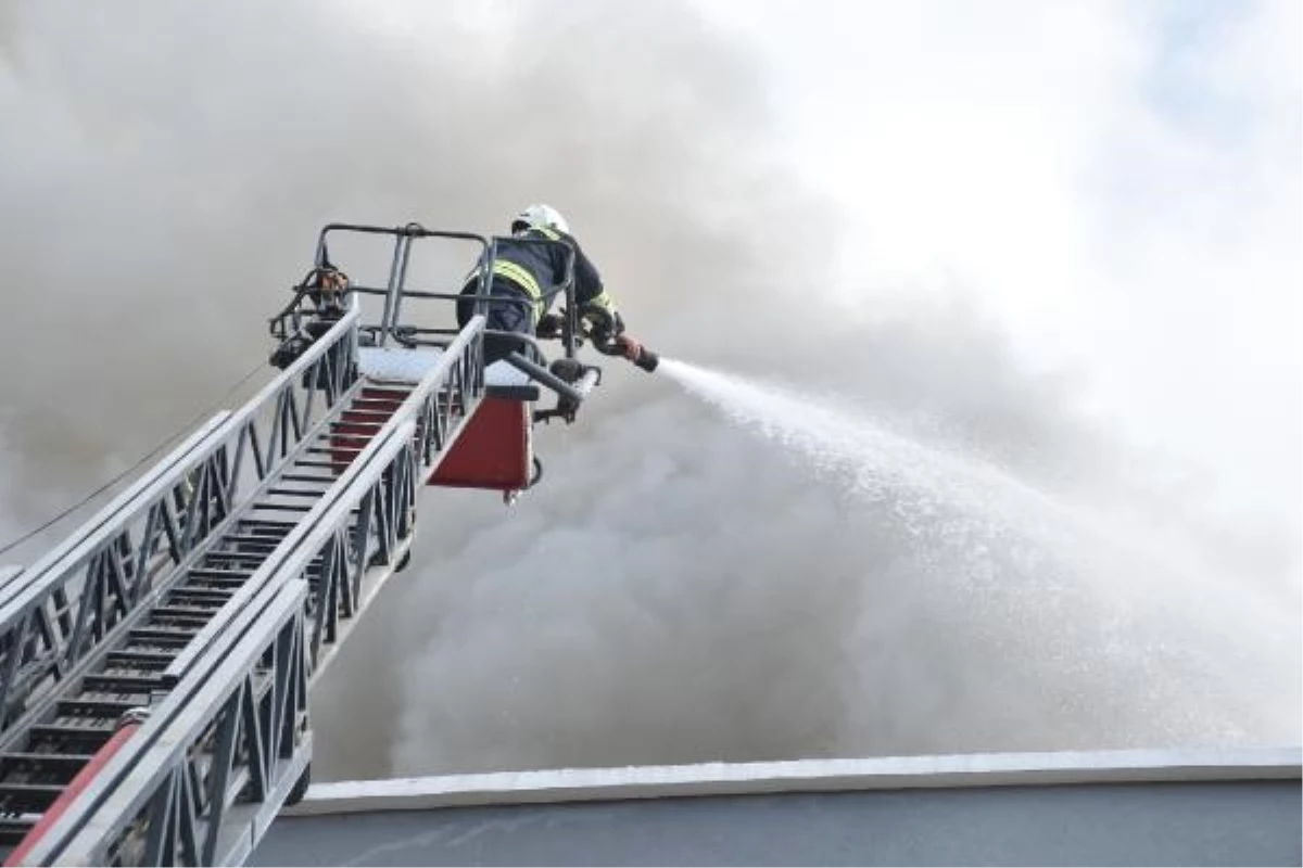 Samsun\'da çatıda çıkan yangın sonucu 1 kişi hastaneye kaldırıldı