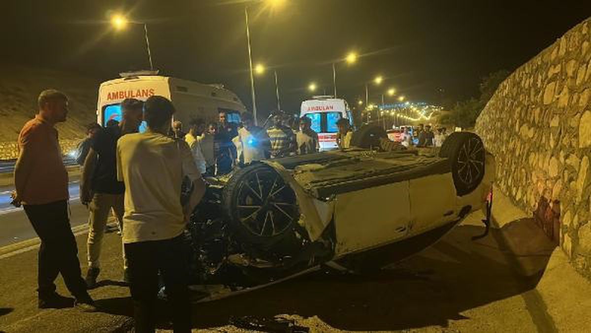 Siirt\'te Otomobil Takla Attı: 3 Yaralı