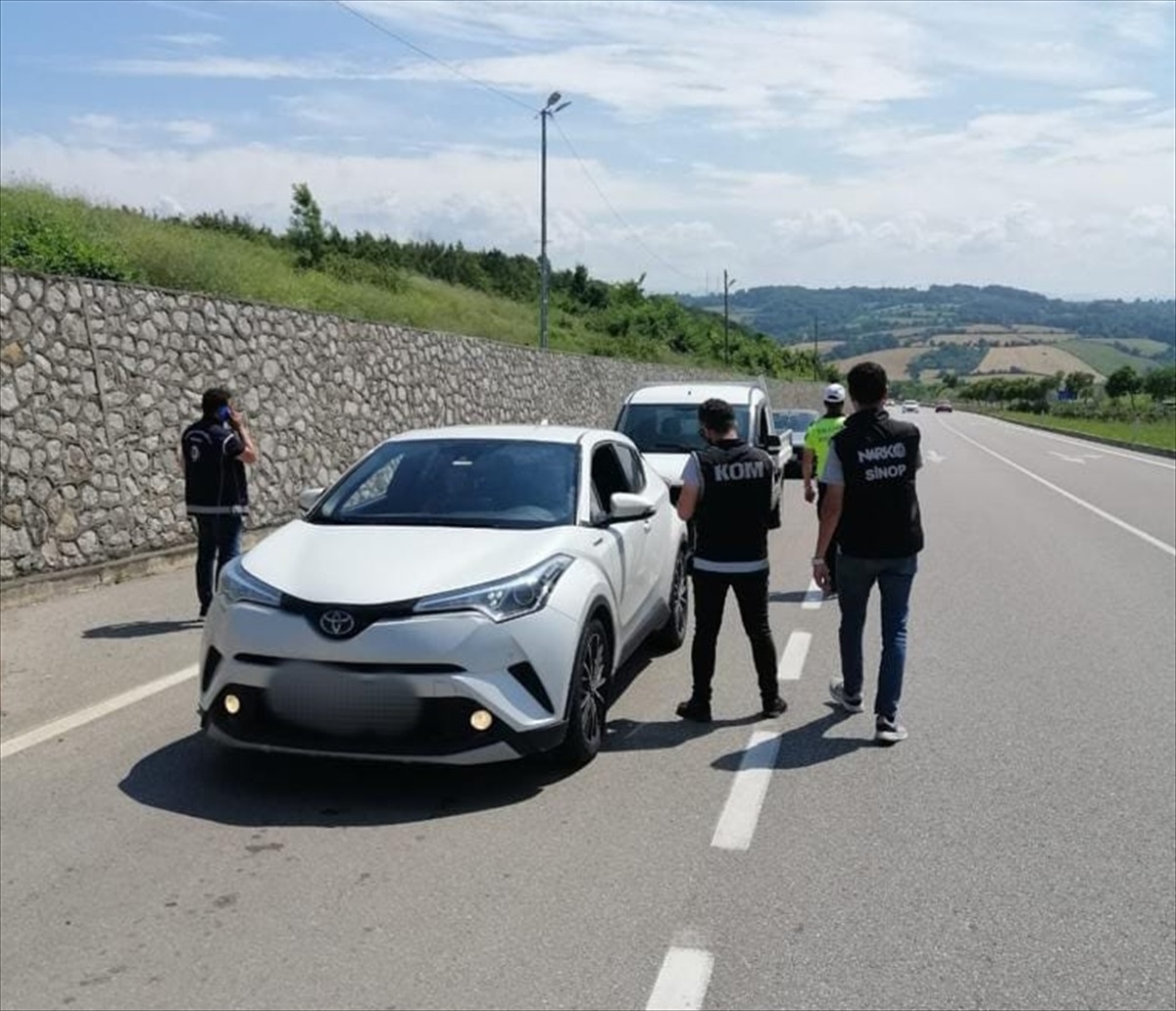 Sinop\'ta sınır dışı kararı olan 7 düzensiz göçmen yakalandı