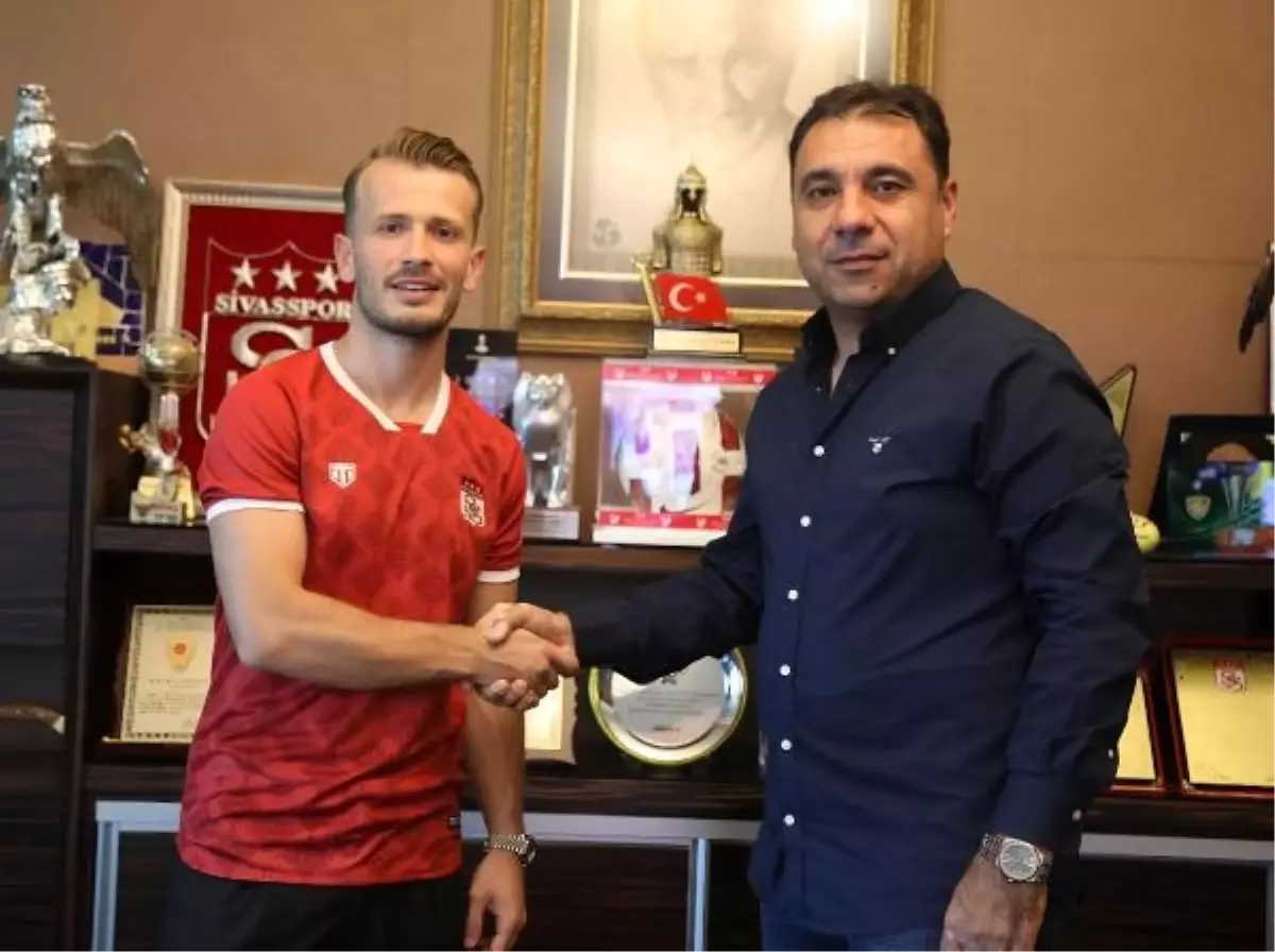 Demir Grup Sivasspor, Abdulkadir Parmak ile 2 yıllık sözleşme imzaladı