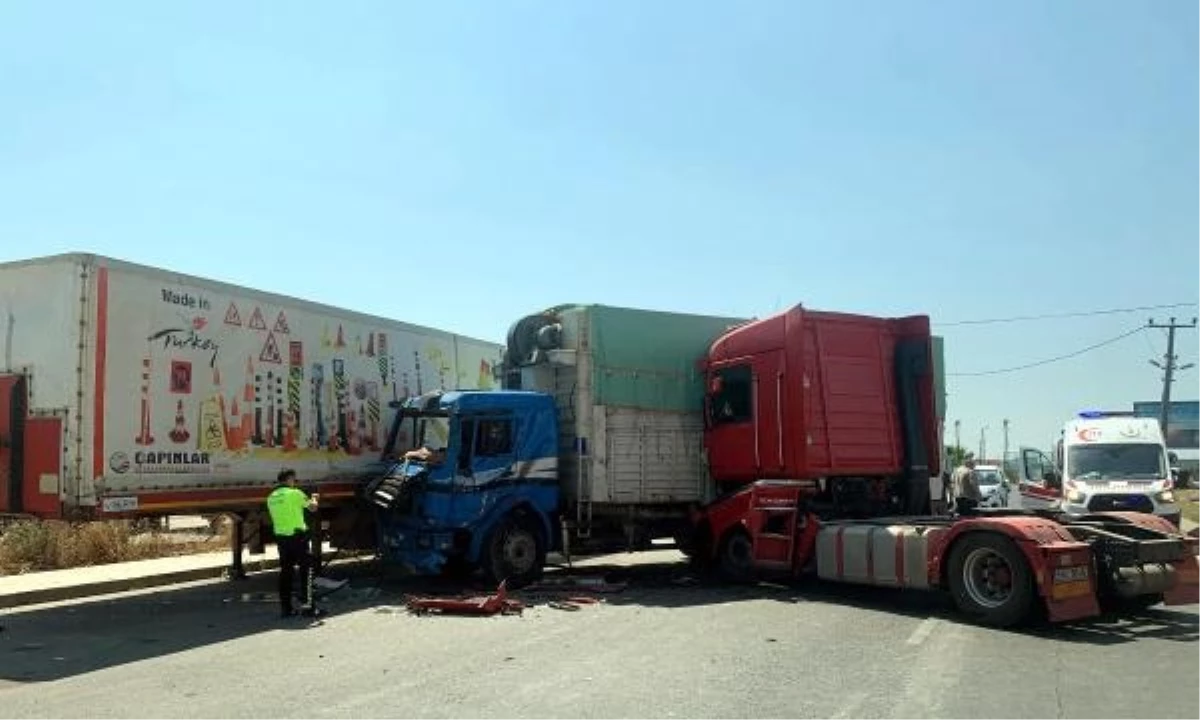 Çerkezköy\'de TIR ile kamyon çarpıştı: 1 yaralı