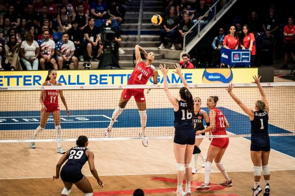 A Milli Kadın Voleybol Takımı FIVB Milletler Ligi\'nde finale yükseldi