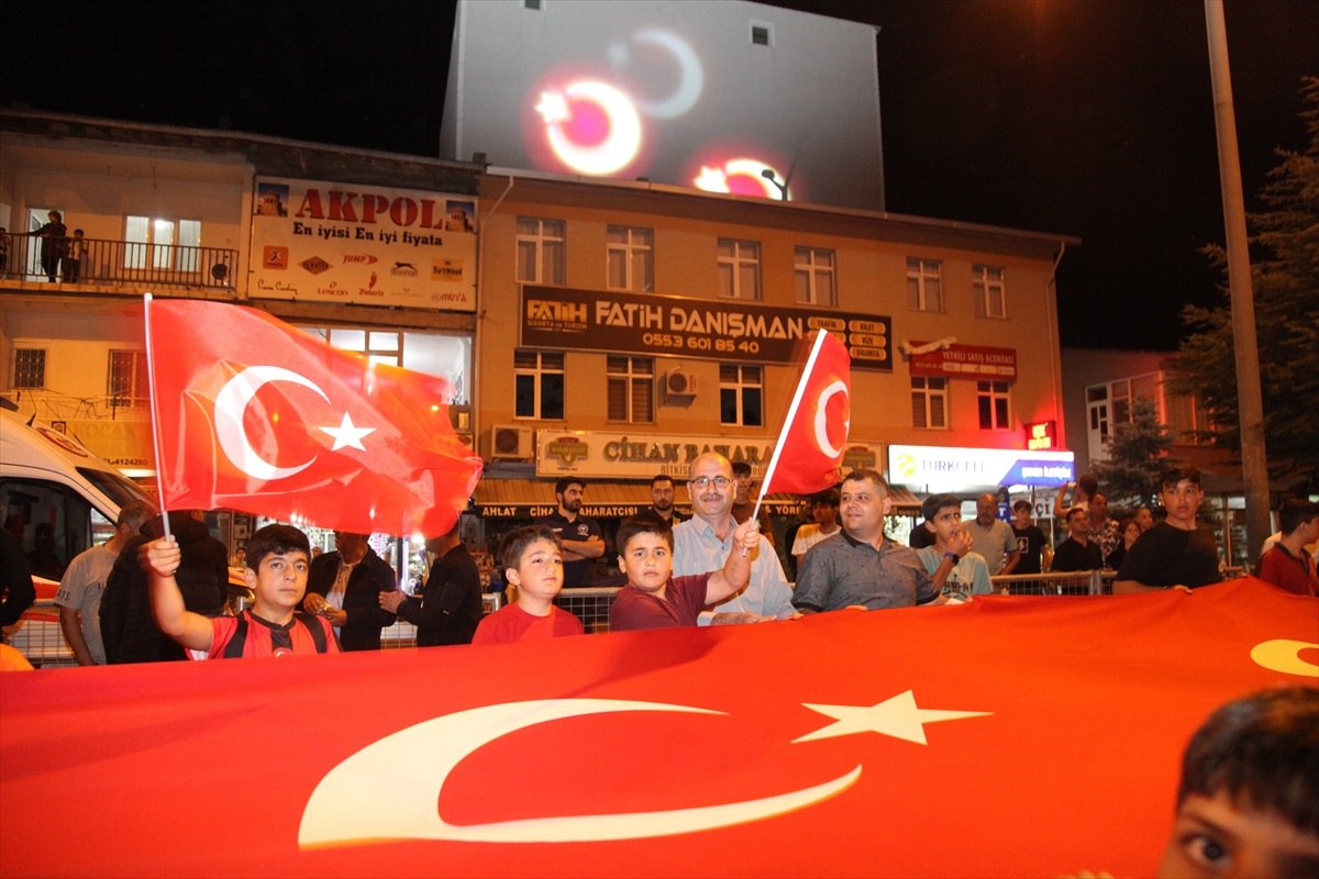 Ahlat\'ta 15 Temmuz Demokrasi ve Milli Birlik Günü Programı Düzenlendi
