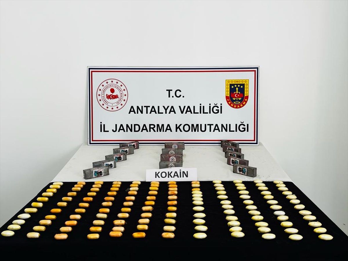 Antalya\'da 10 Kilo 200 Gram Kokain Ele Geçirildi, 2 Şüpheli Tutuklandı