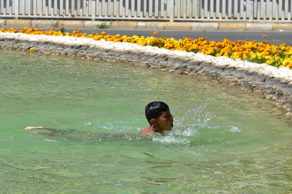Antalya\'da Sıcak Hava Yoğunluğu Azalttı