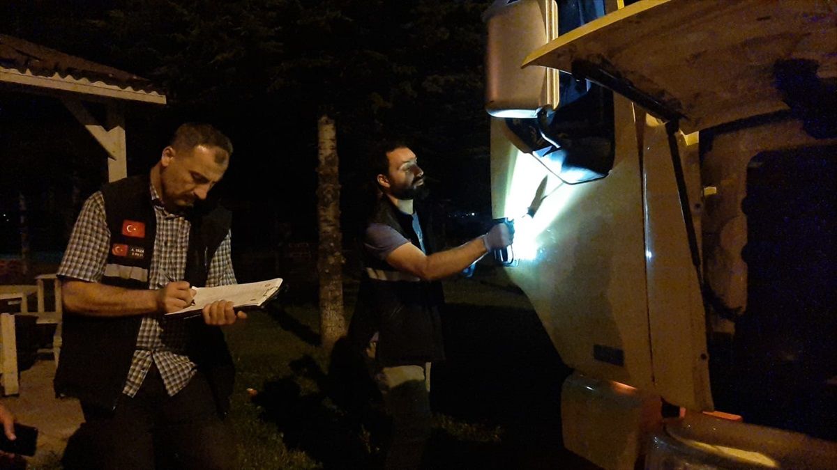 Çorum\'da park halindeki kamyondan 2 bin lira çalındı