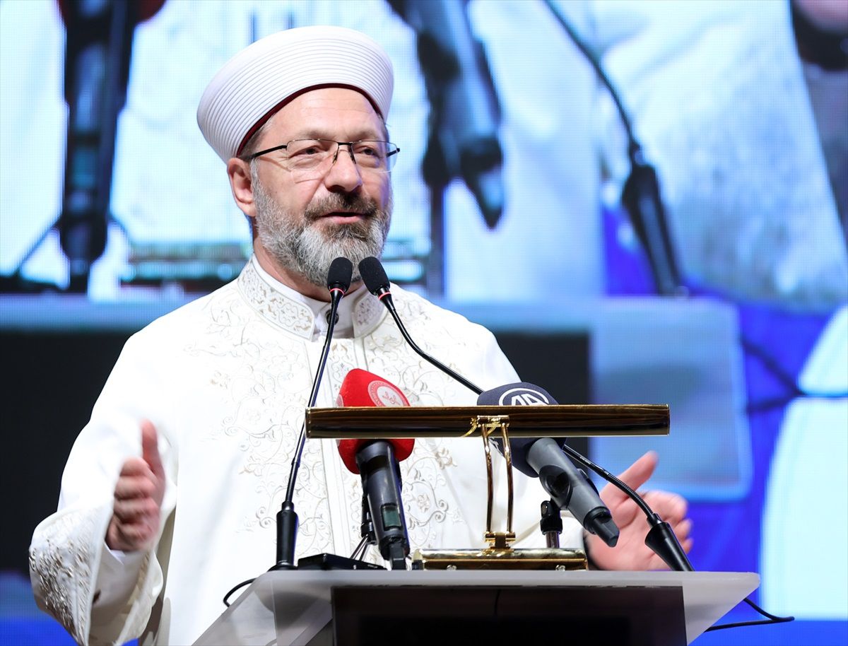 Diyanet İşleri Başkanı Ali Erbaş, Deprem Bölgesindeki Öğrencilere Destek Verdi