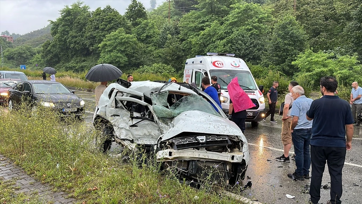 Giresun Keşap\'ta trafik kazası: 1 ölü, 10 yaralı