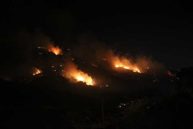 Hatay'daki orman yangını büyümeye devam ediyor Hatay'daki orman yangını büyümeye devam ediyor
