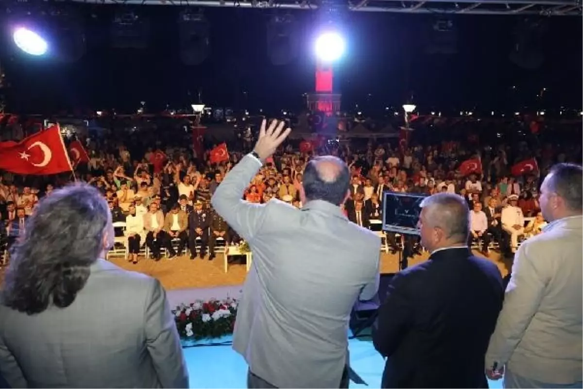 İzmir\'de 15 Temmuz Demokrasi ve Milli Birlik Günü Töreni