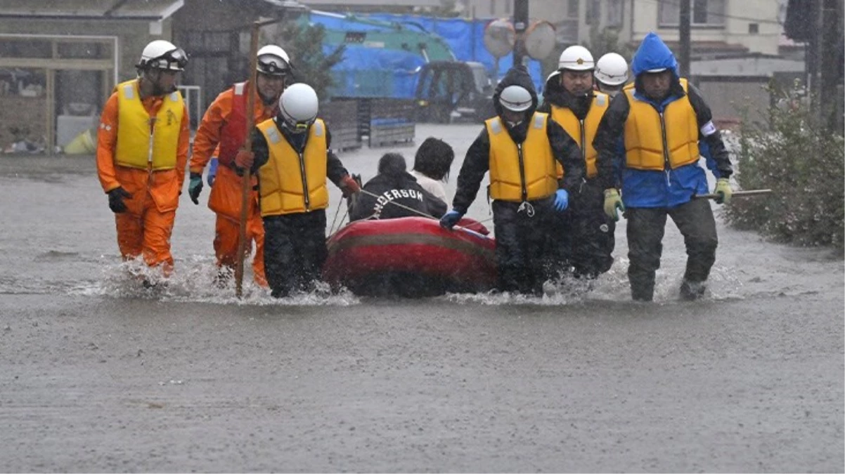 Japonya\'da Aşırı Yağışlar Sonrası 2 Bin 100 Kişi Tahliye Edildi, 1 Kişi Öldü