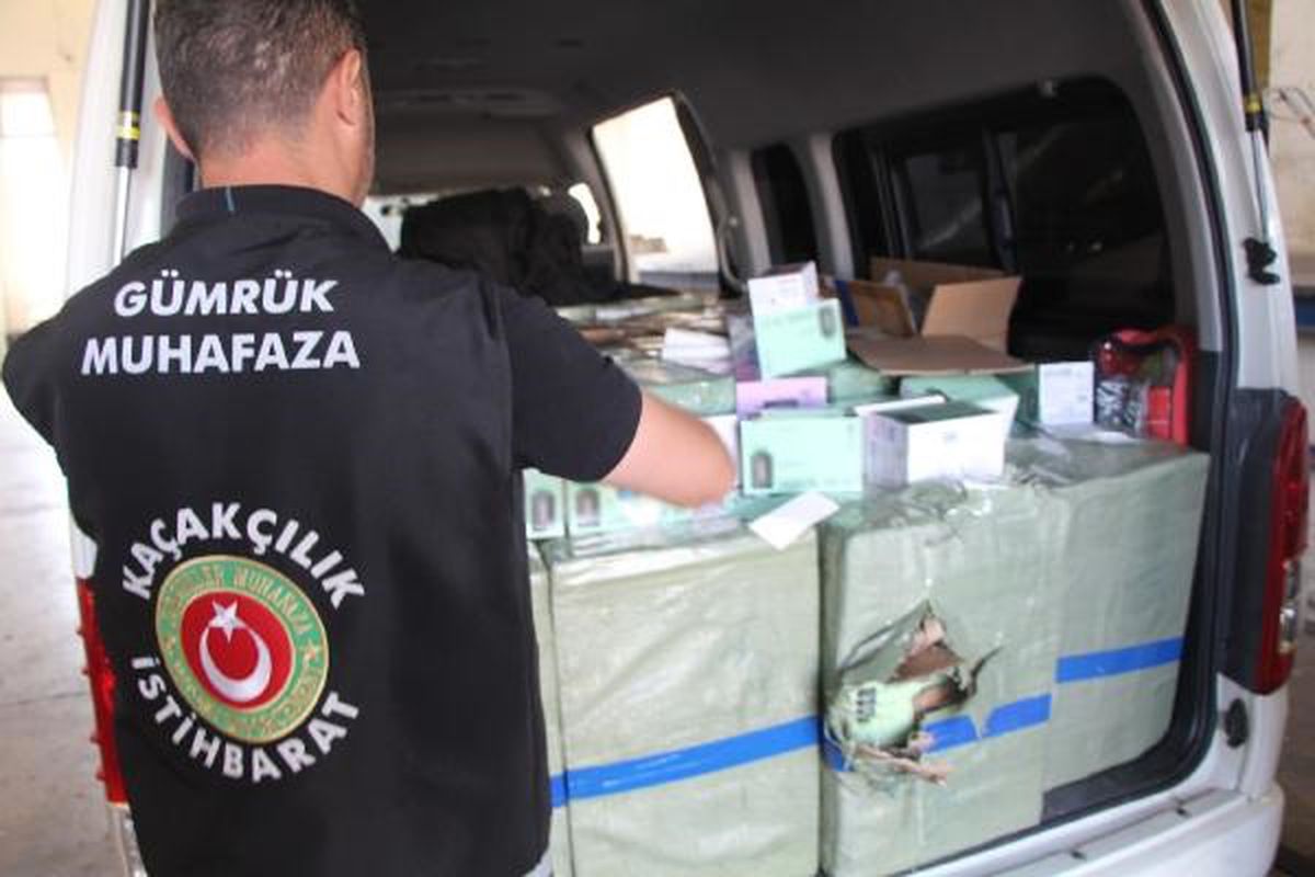 Kapıkule\'de 10 Milyon TL Değerinde Kaçak Cep Telefonu ve Elektronik Sigara Ele Geçirildi