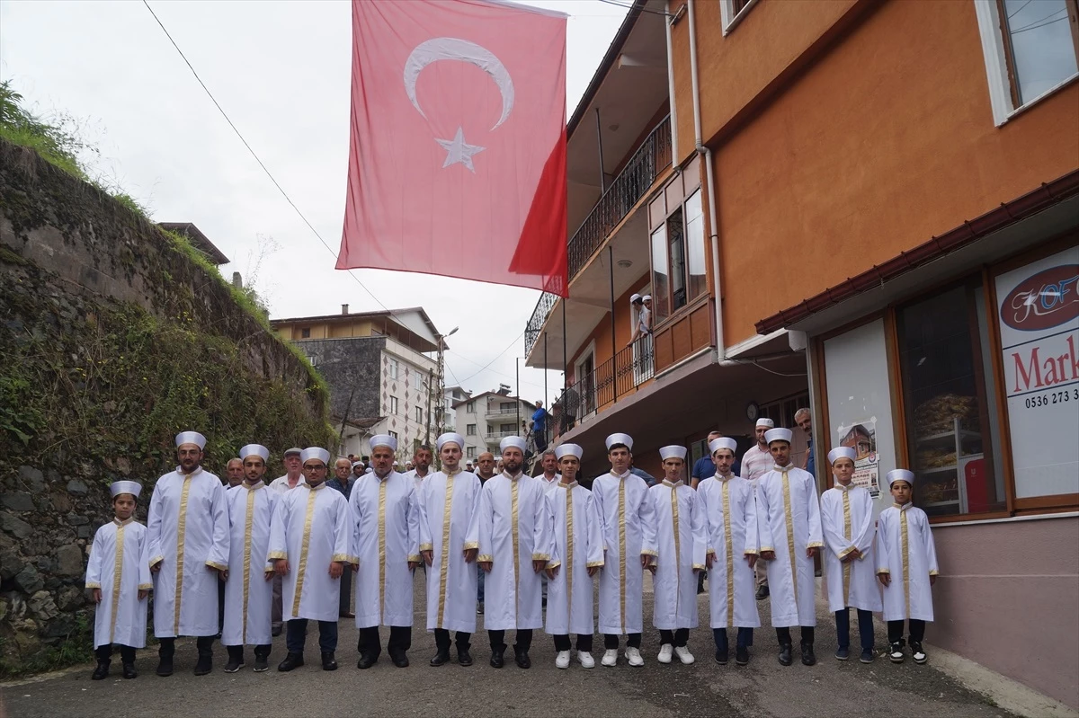 Trabzon Of\'ta 11 hafız için icazet töreni düzenlendi