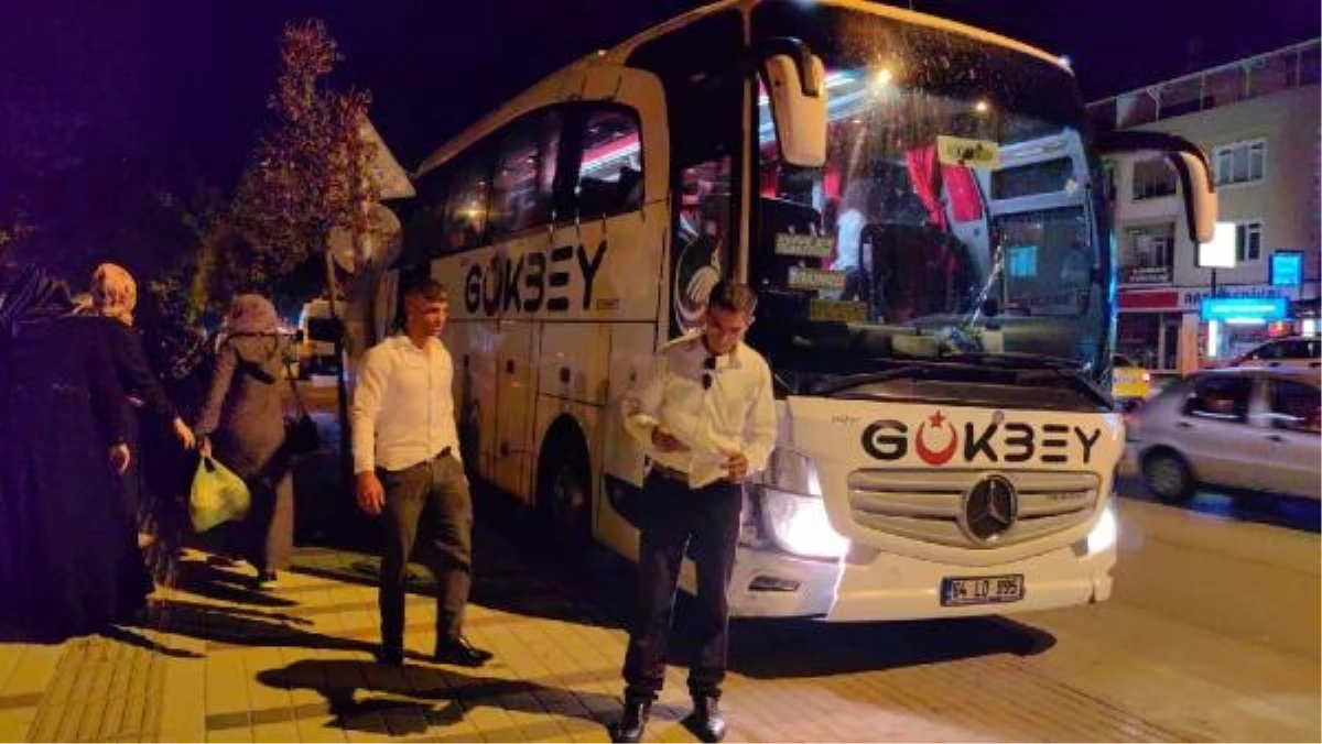 Yolcu Otobüsü ile Cipin Çarpıştığı Kazada Hostes Yaralandı